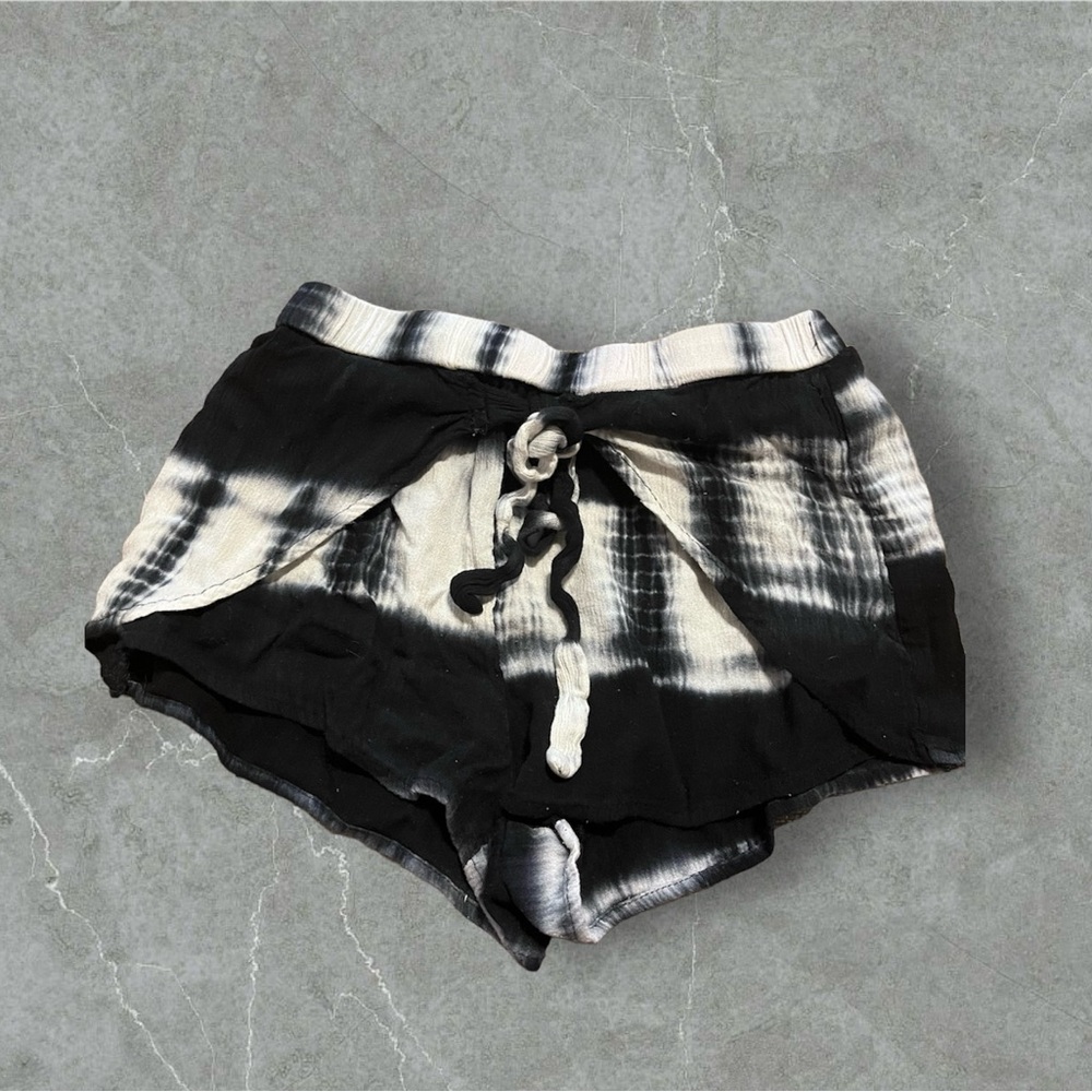 Vintage Havana paper bag shorts. Girls size large